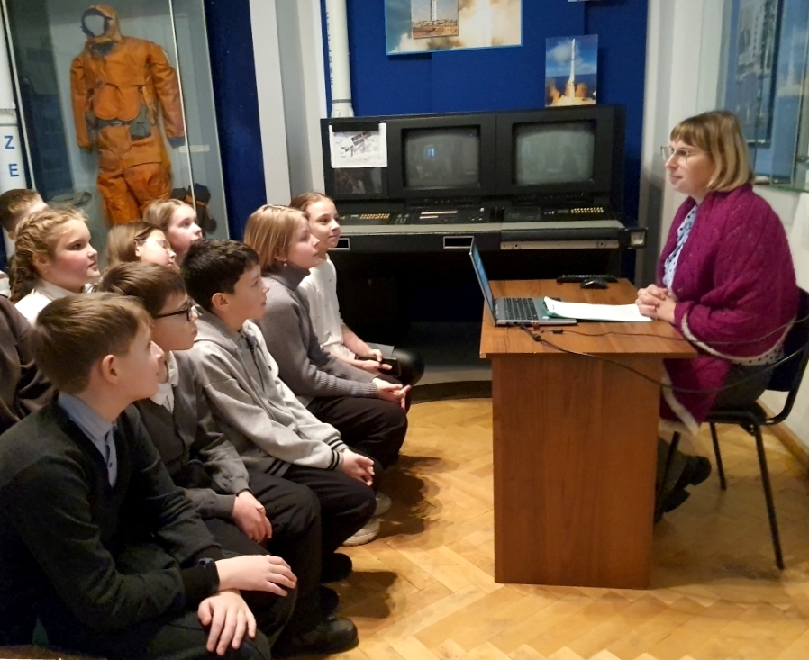 27 января в России отмечается день освобождения Ленинграда от фашистской блокады. Сегодня, в эту памятную дату, в Касимовский историко-культурный музей-заповедник пришли гости из специального дома-интерната и ученики школы №3.