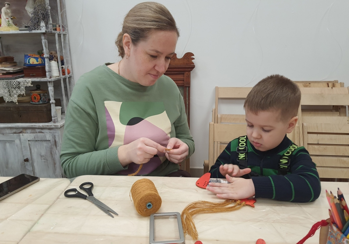 Многие касимовцы останавливают свой выбор на новогодних мастер-классах, которые проходят в музейной Школе ремёсел. 