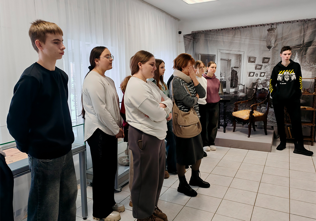 В историко-культурном музее-заповеднике продолжает работать выставка «Касимовское лето Пастернака». Наибольшей популярностью этот проект пользуется у школьников.